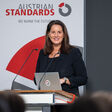 Valerie Höllinger, CEO Austrian Standards, auf der Jahrestagung Bau