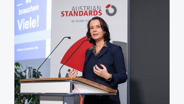 Anna-Vera Deinhammer von der FH Wien der WKW, Stiftungsprofessur für Sustainable Real Estate Development, bestärkte den Aufruf von Höllinger, in der Standardisierung mitzuarbeiten