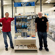 Thomas Bauer (links) und Manfred Fritz (rechts) kümmern sich um die Installateurpartner*innen im Abex Parndorf