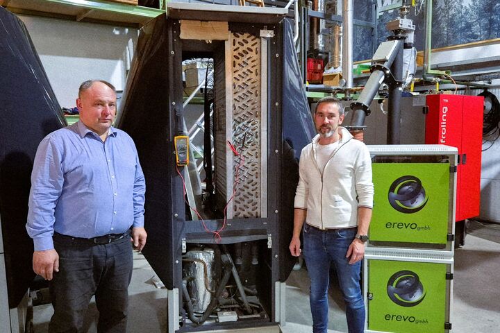 Rainer Pfeiffer (links) und Michael Hameseder (rechts) im Erevo Testlabor in Karlstein
