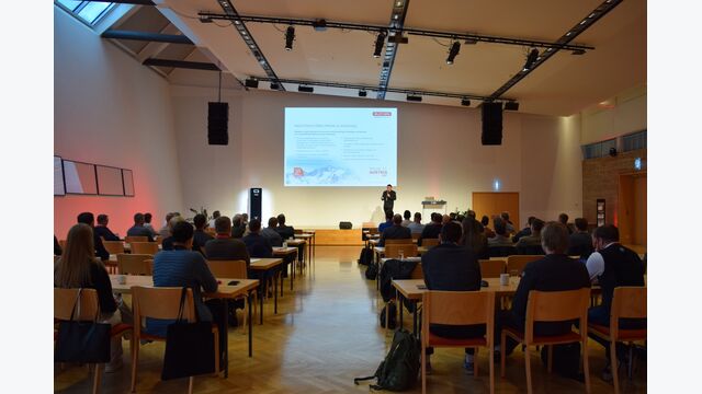 Andreas Bangheri, Geschäftsführer von Heliotherm, auf der Bühne der ProDays.