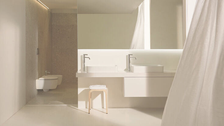 Ein Weißton als Pantone Color of the Year macht sich auch im Badezimmer gut.