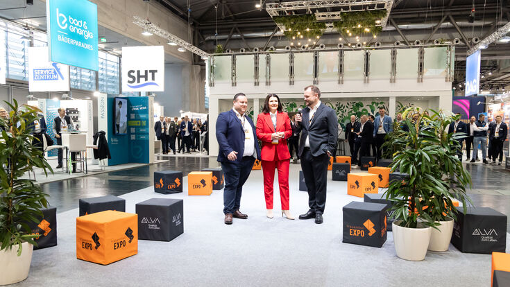 Der Frauenthal Handel-Vorstand mit CSO Florian Bouchal, CEO und CFO Erika Hochrieser und COO Robert Just beim Auftakt der Hausmesse (v.l.n.r.)