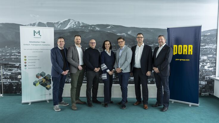 Bei der Übergabe der Urkunden für Circularity Leader : Markus Auinger, iC Group, Stefan Pany, Rewe, Clemens Neubauer, pde Integrale Planung, Anna-Vera Deinhammer, Circular Economy Forum Austria, FH Wien, Gerald Lanz, Kirchdorfer Gruppe, Werner Weingraber, Madaster und Lucas Artner, iC Group (v.l.n.r.)