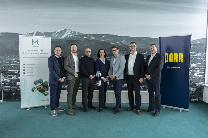 Bei der Übergabe der Urkunden für Circularity Leader : Markus Auinger, iC Group, Stefan Pany, Rewe, Clemens Neubauer, pde Integrale Planung, Anna-Vera Deinhammer, Circular Economy Forum Austria, FH Wien, Gerald Lanz, Kirchdorfer Gruppe, Werner Weingraber, Madaster und Lucas Artner, iC Group (v.l.n.r.)