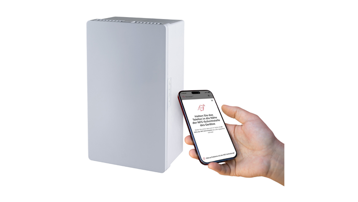 Mit der kontaktlosen Datenübertragung erfolgt die Einrichtung und Wartung des PluggCompact einfach per Smartphone.