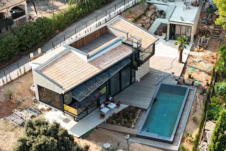 Eines der Traumhäuser von Big Bang Building auf Mallorca, das mit Remko-Wärmepumpen realisiert wird.