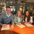 Unterzeichnung des Positionspapiers: Dirk Otto, Doris Bele und Martina Reinholz (v.l.n.r.)