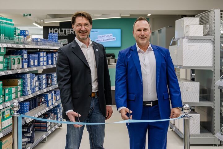 Michael Kalchmair, Leitung Holter Abholzentrum Österreich (links) und Markus Steinbrecher, Holter-Geschäftsführer (rechts)