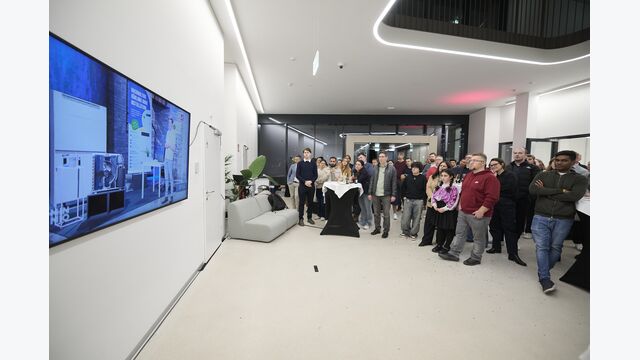 Für Schmits Auftritt bei „2 Minuten 2 Millionen“ veranstaltete So.cool eine Wachtparty in den neuen Büroräumlichkeiten des Start-ups.