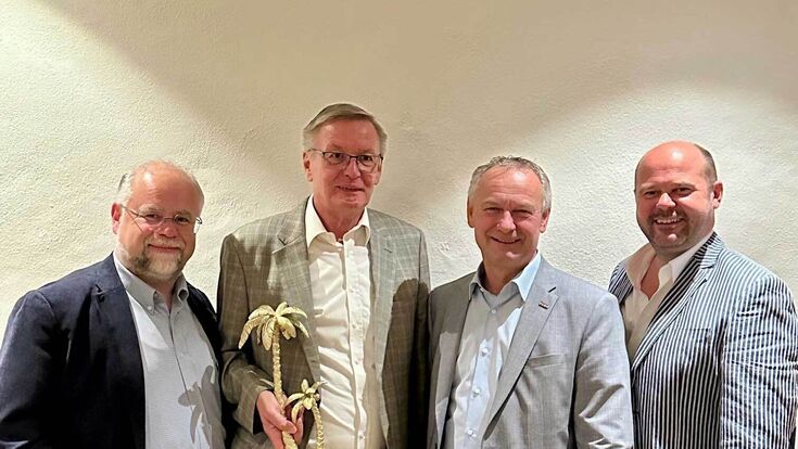 OaseBad-Vorstandsmitglied Andreas Zottler von Vogel & Noot, bisheriger OaseBad-Präsident Karl Pech, Bundesspartenobmann Manfred Denk und BIM-Stv. Franz Schnöller, seit kurzem Präsident von OaseBad (v.l.n.r.)