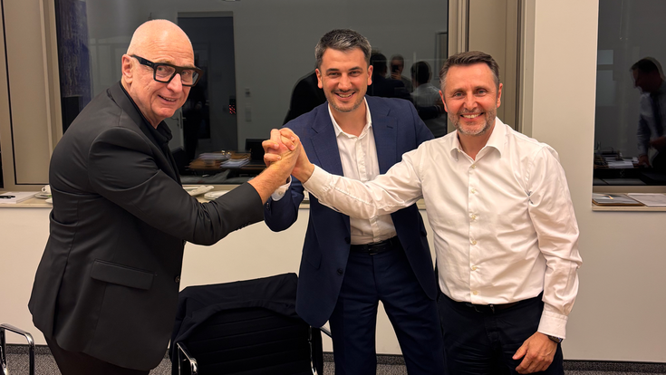 Bei der Vertragsunterzeichnung: Andreas P. Amft, Geschäftsführer Enregis, Alexander Airich, Geschäftsführer ACO und Claudius Lenze, Geschäftsführer Enregis (v.l.n.r.)