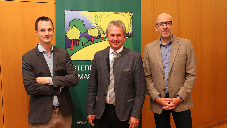Lorenz Strimitzer, Head of Center Renewable Materials & Resources bei der Österreichischen Energieagentur, Franz Titschenbacher, ÖBMV-Präsident und Silvio Schüler, Leiter des Instituts für Waldwachstum und Waldbau am Bundesforschungszentrum für Wald stellen die Biomassestrategie vor.