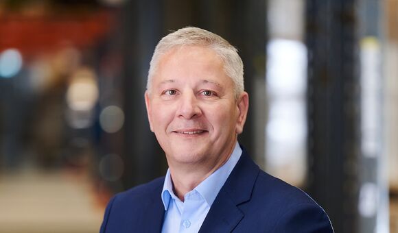 Peter Schenk ist Leiter Vertriebsinfrastruktur bei Frauenthal. In seinen Verantwortungsbereich fallen die 69 ISZ-Standorte in ganz Österreich, die das dichteste Versorgungsnetz der Branche darstellen.