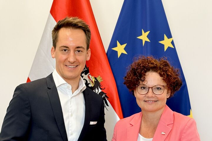 Christoph Schmidt, Präsident Bundesverband Energiespeicher Österreich und Energie-Staatssekretärin Elisabeth Zehetner