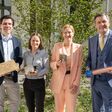 Auf Besuch in der Fernkorngasse: Bernhard Kuhn, Vertretung Eigentümerschaft, Projektleiterin Felicitas Wettstein, Elke Hanel-Torsch, Stadträtin für Wohnen, Wohnbau, Stadterneuerung und Frauen, und Peter Hanke, Bundesminister für Innovation, Mobilität und Infrastruktur (v.l.n.r.)