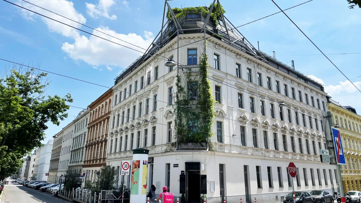 Bei Zinshäusern wie diesem liegen die jährlichen Einsparungen mit Pellets im Vergleich zu Erdgas im fünfstelligen Bereich.